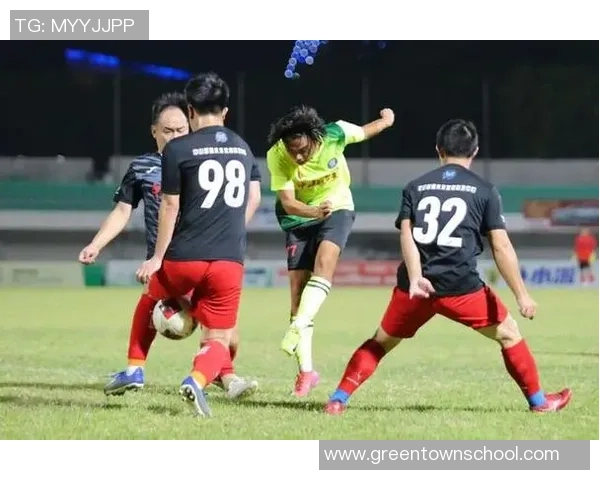 中国足球明星兄弟团：那些在绿茵场上并肩作战的传奇兄弟们