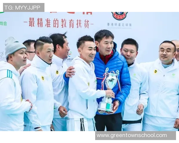 上海足球队精英赛团队协作表现分析与点评展现团结力量